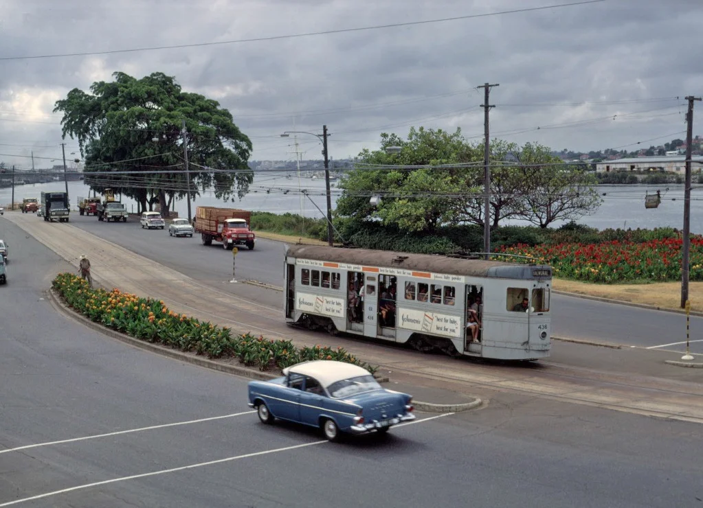 post_trams_11_BCC_436_inbnd_Kingsford_Smith_Drive_Feb1969_fixed