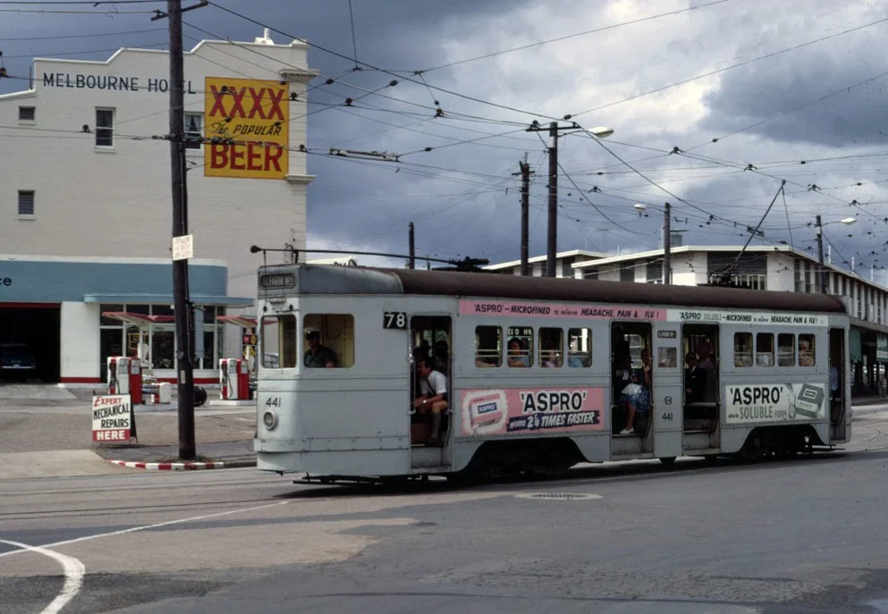 post_trams_12_BCC_441_inbnd_Melbourne_St_Feb1969_fixed