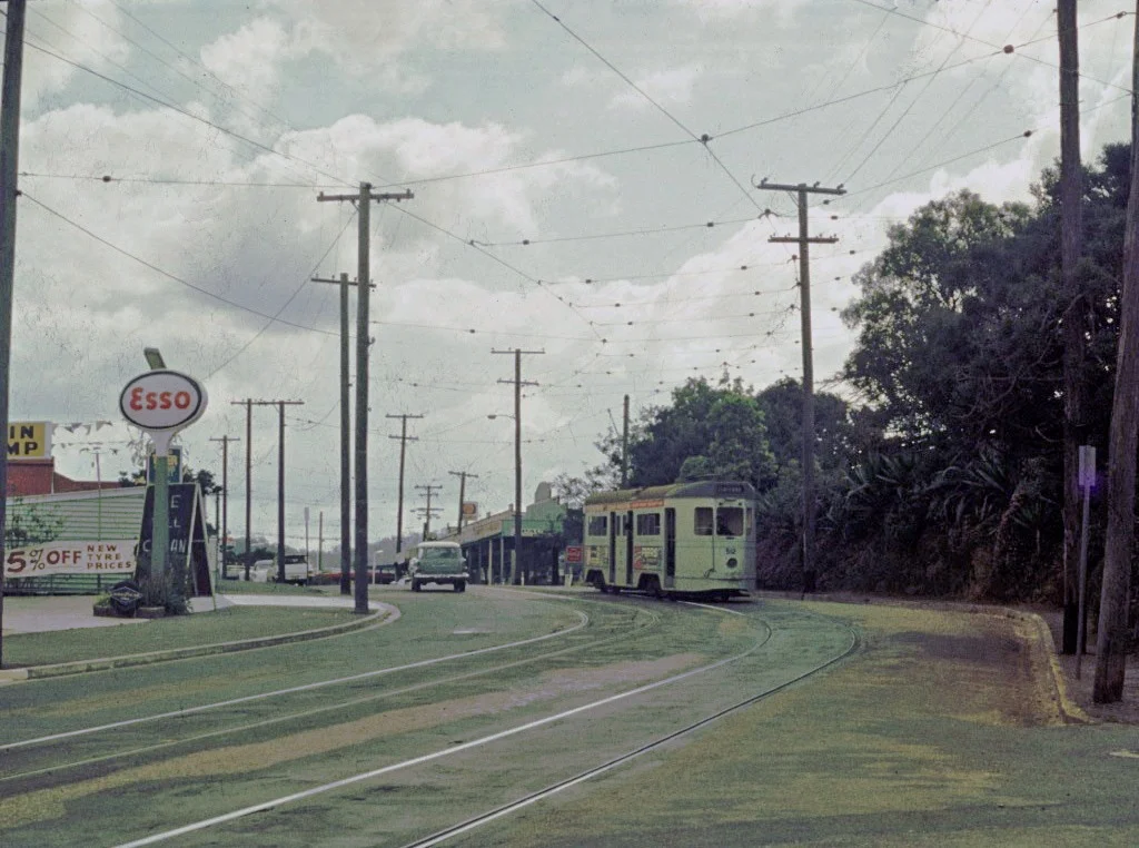 post_trams_25_FM_542_inbound_at_Paddington_Jan1967_fixed