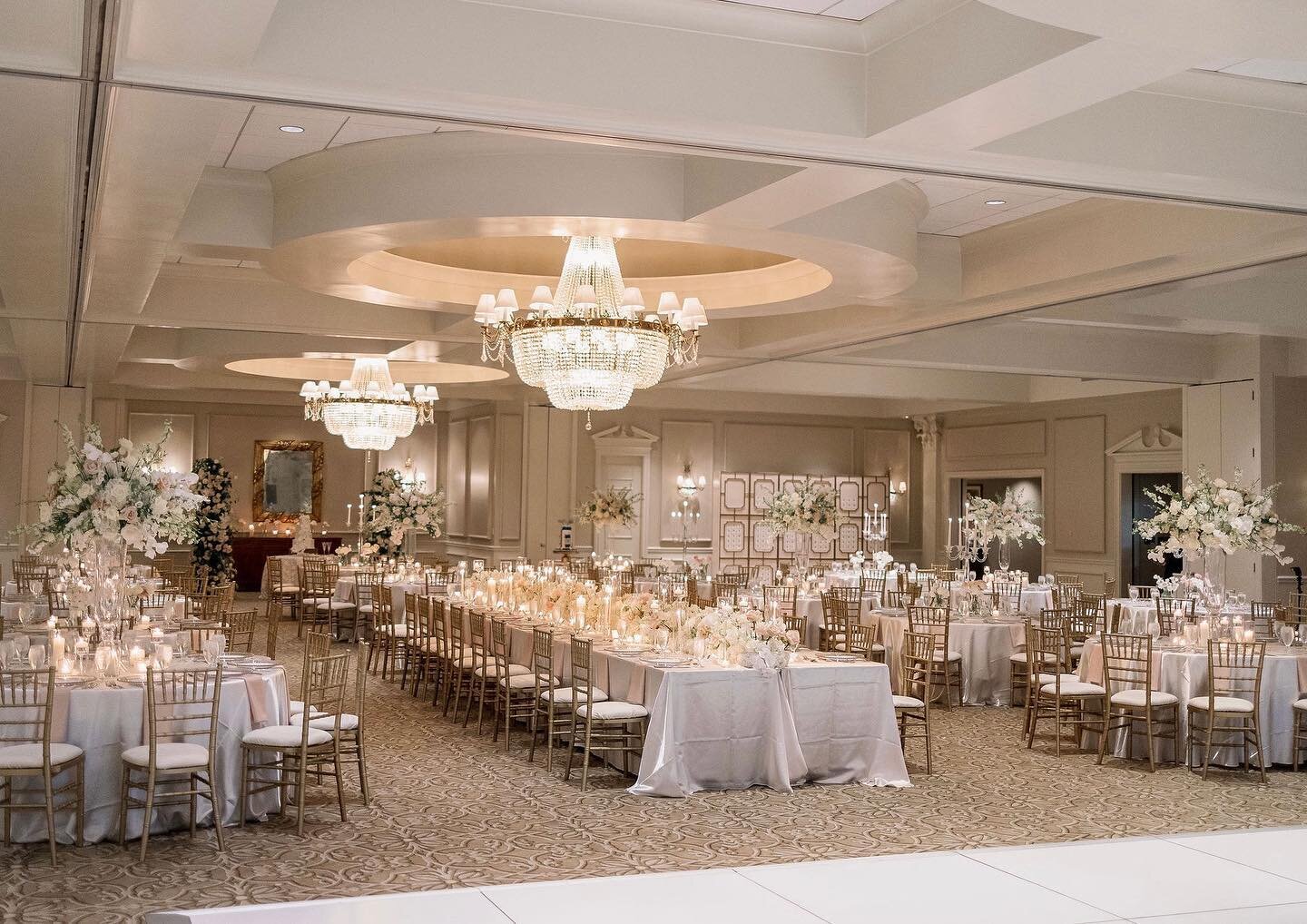 Hard to believe it&rsquo;s been one year since this special day. 🤍

Photography: @garterandwhiskey 
Florist: @luxeandbloomatl 
Venue: @atlantaathclub 

#atlantaweddingplanner #atlantaweddingplanning #atlantaweddingplanners #ballroomreception #atlant