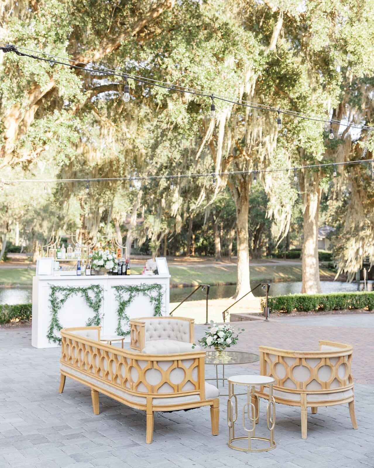 Forever one of our favorite cocktail hour spaces ✨

Photography: @clayaustin 
Florist: @harveydesigns_savannah 
Rentals: @crushbyeventworks 
Venue: @landingsclub 

#cocktailhour #savannahga #savannahwedding #savannahweddings #savannahweddingplanner #