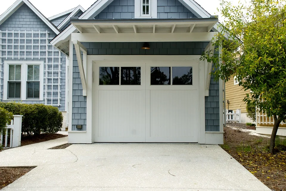 garage-door-2578743_960_720.jpg