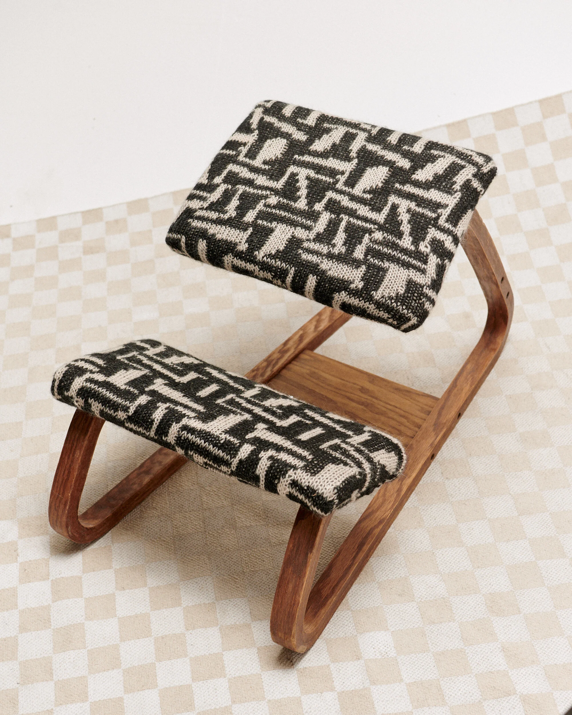 Memor Kneelers10075.jpg