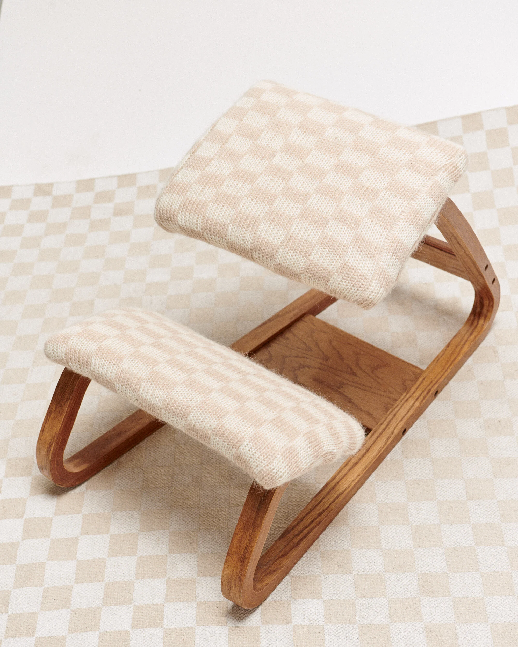 Memor Kneelers10077.jpg