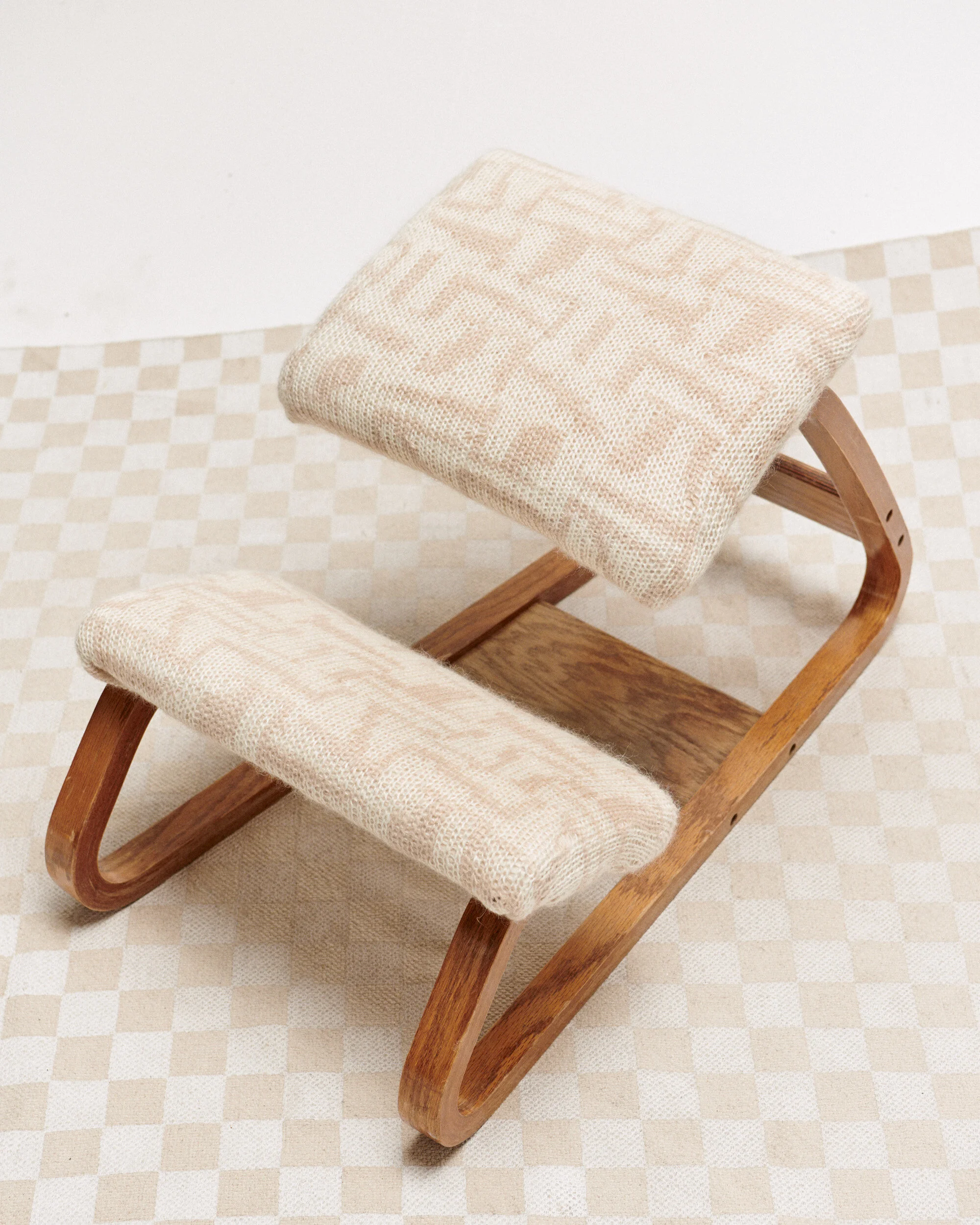 Memor Kneelers10076.jpg