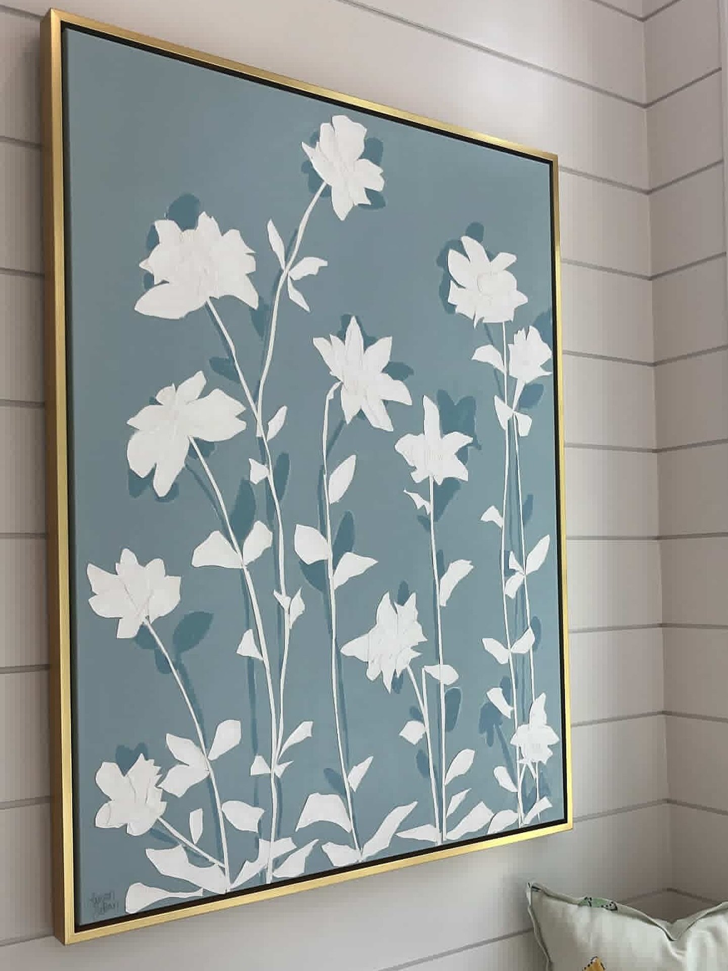 This piece was scooped up during the Spring Round Top show by @eg_interiors 🤍 I love seeing it again in this beautiful space.
.
.
.
.
#laurenpadianart #dallasartist #originalart #floralcollage #design