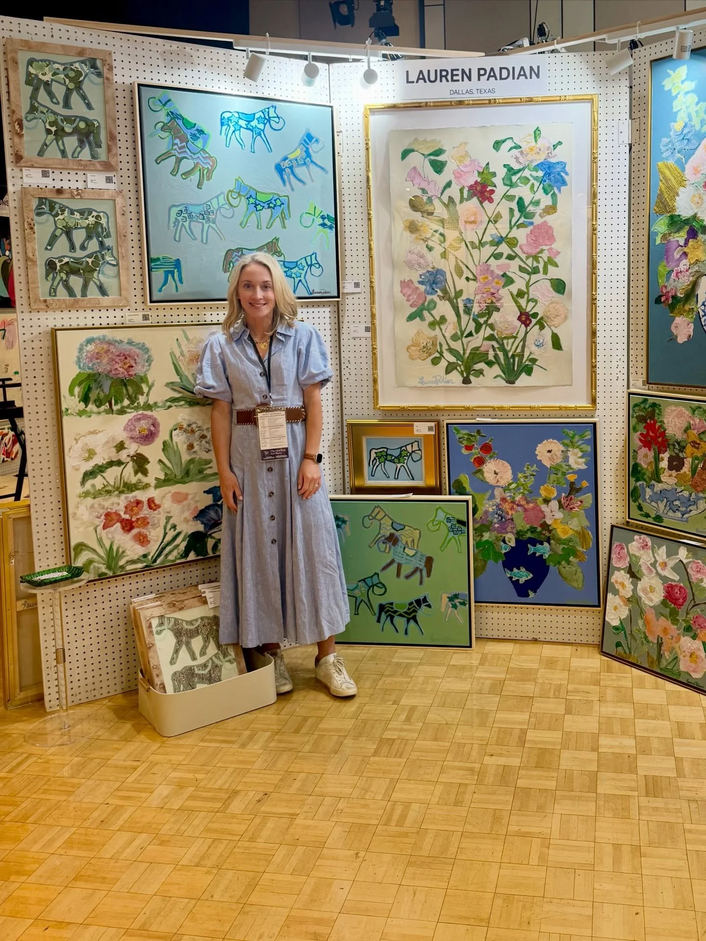 Finally catching my breath from the @thehardingartshow in Nashville! I made some wonderful new friends and sold art to so many sweet collectors. Special thanks to my sister, aka ASSISTANT @kristinrstanley ,for keeping me laughing and being great at m