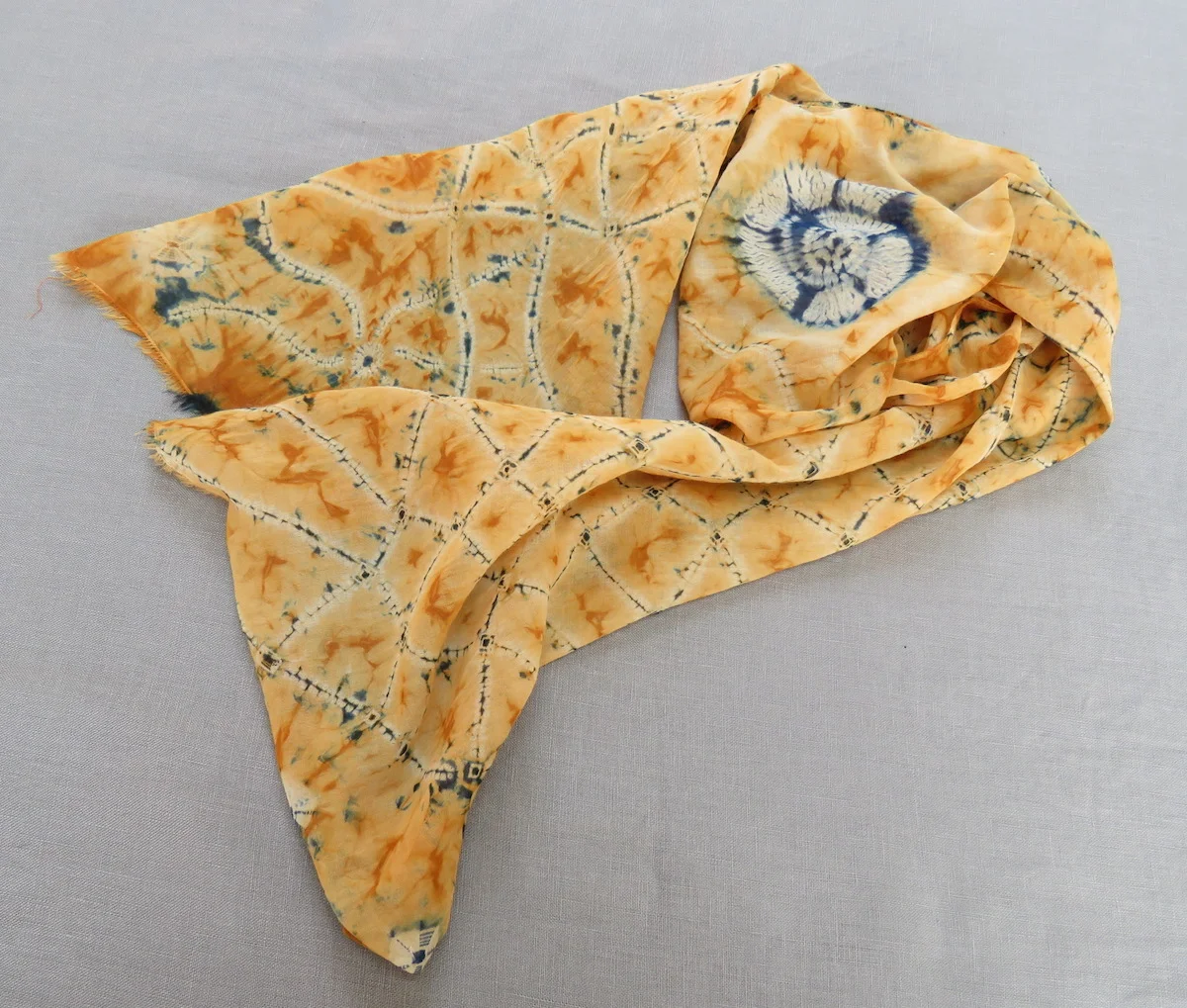 Nautilus scarf