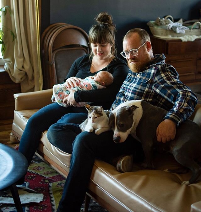 If this isn&rsquo;t the coziest crew. I&rsquo;m so happy for my friends Lauren and Andy as they welcome little Eloise into their lives! She&rsquo;s the sweetest. ❤️
.
.
.
.
.

#familyportrait #detroitphotographer #michiganphotographer #momlife #mothe