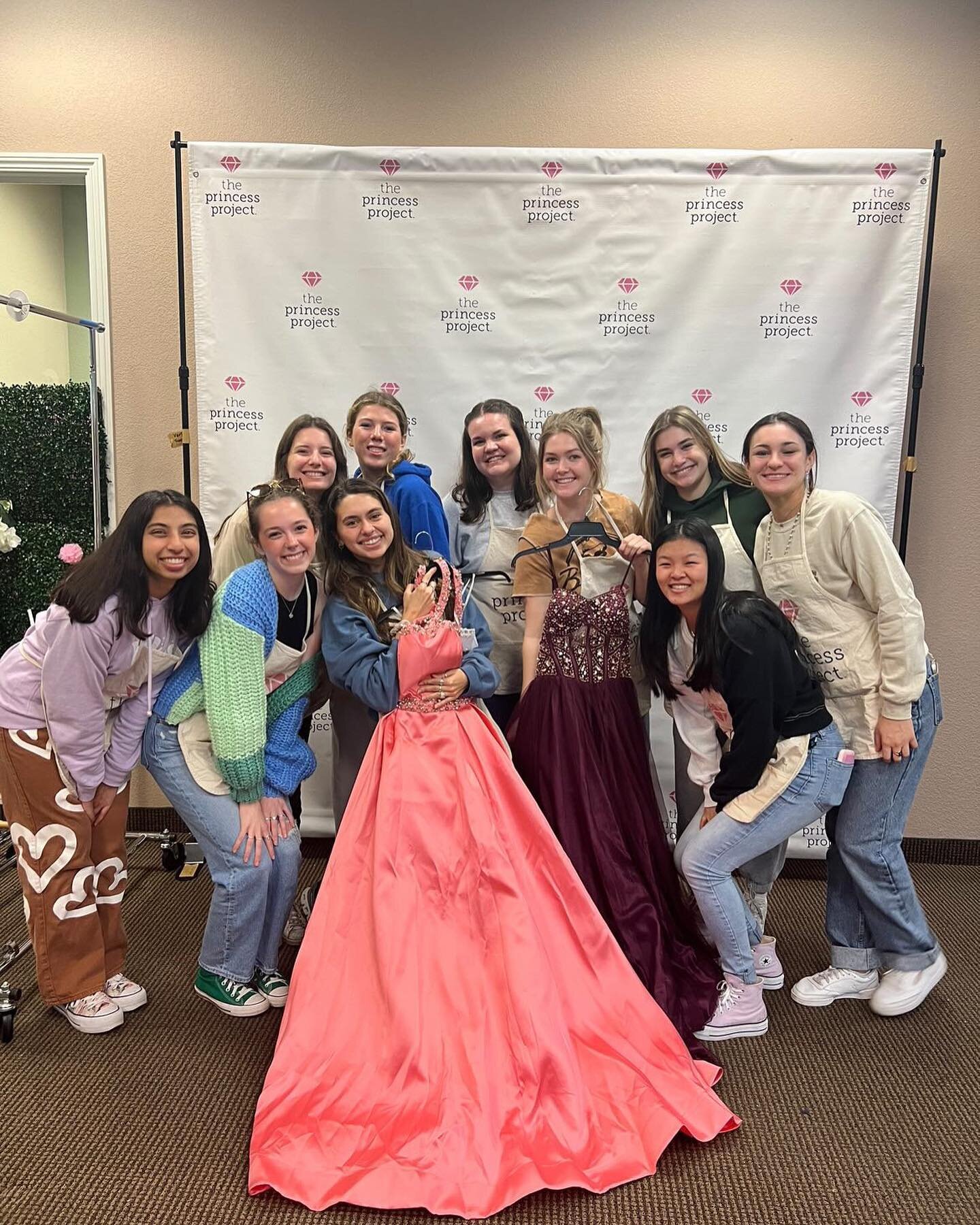 A special thank you to @scubelles for choosing to volunteer with us. It is a busy time  at Princess Project and we appreciate all the support! 💖Interested in volunteering with us? 💖 Visit the link in our bio to sign up!
Our next event ⤵️
💕 March 1