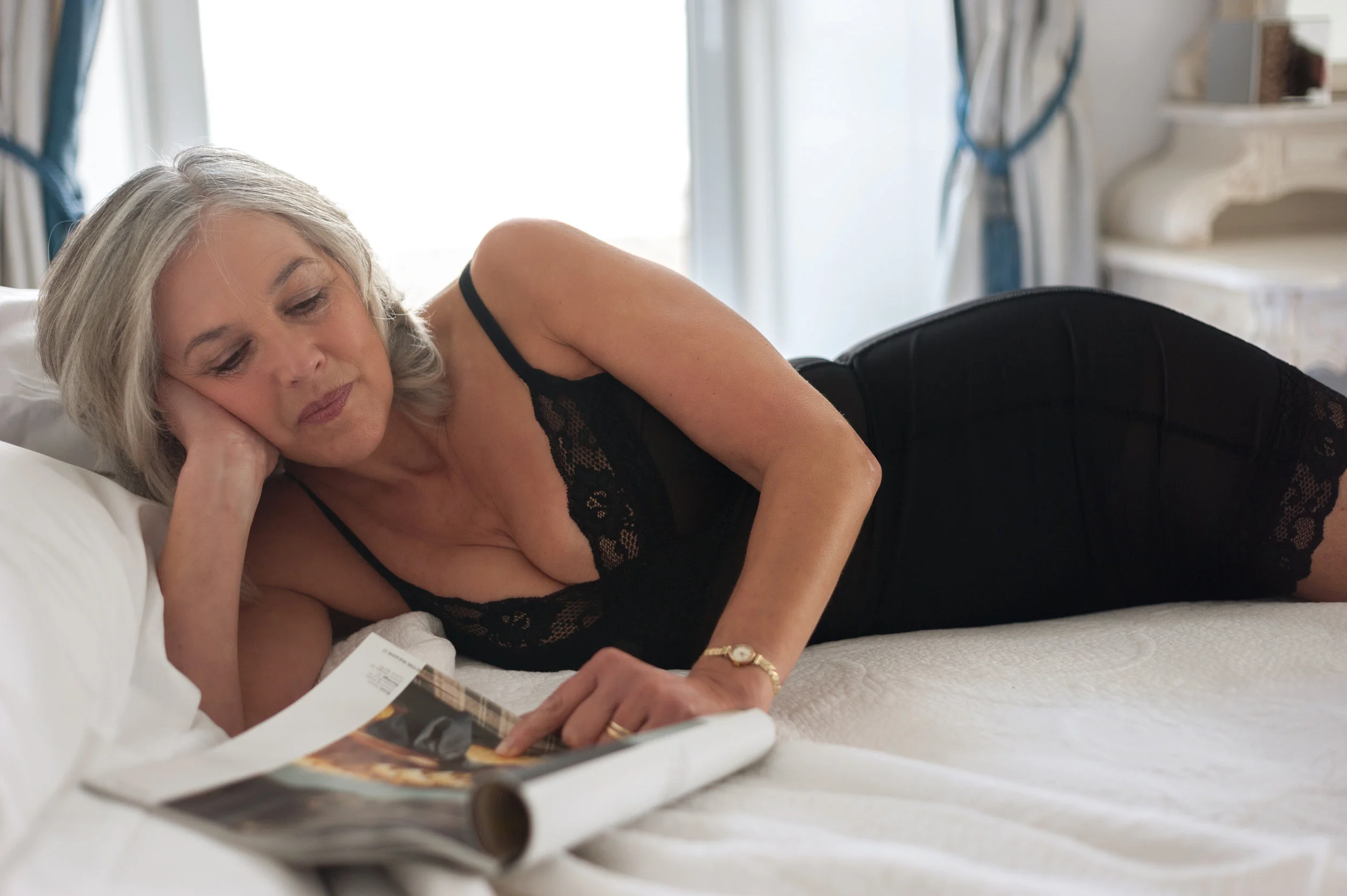  Credit :  https://www.hotknickerslingerie.com/lookbooks/liz/   photographer Taidgh Richards 