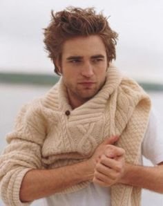 26eddf67636b01c62d3266ac49c3f464--vanity-fair-rob-pattinson.jpg