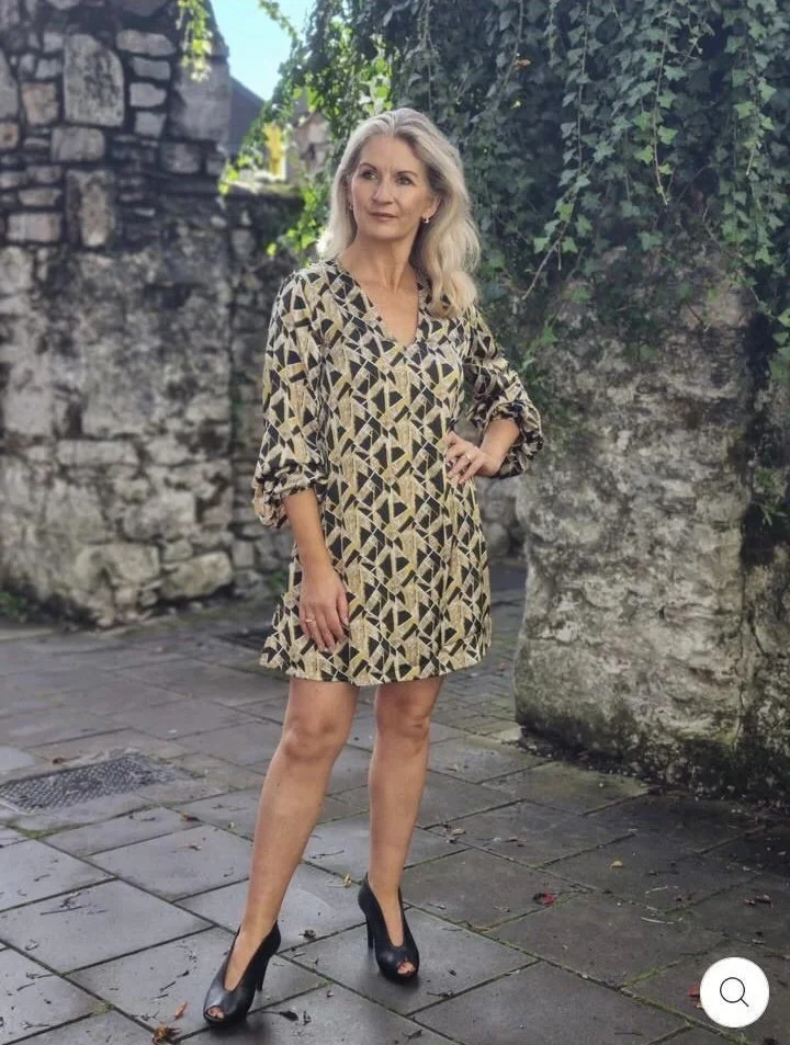  We are delighted to represent Assumpta who is based in Cork.     Height: 5.7  Dress size: 12  Shoe size: 6.5  Bust size: 36D  Age:  47 