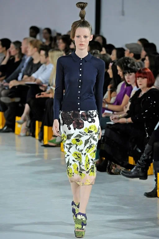  We are delighted to represent internationally experienced fashion and commercial model - Jenn Foley at Upfront Model Management  Height: 5’ 9” Dress: 8 Bust size: 34B Shoe size:  6  Early 30’s 