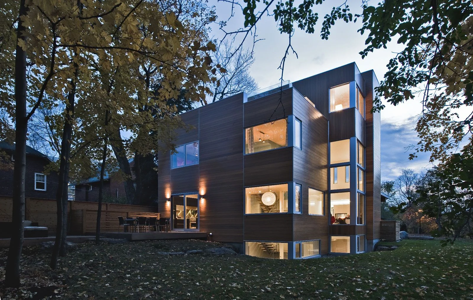 Contemporary-Lighthouse-Residence-in-Ottawa-04.jpg