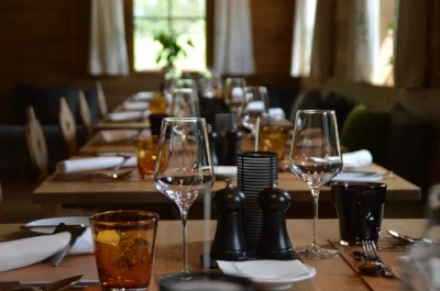 table-3084384_1280.jpg