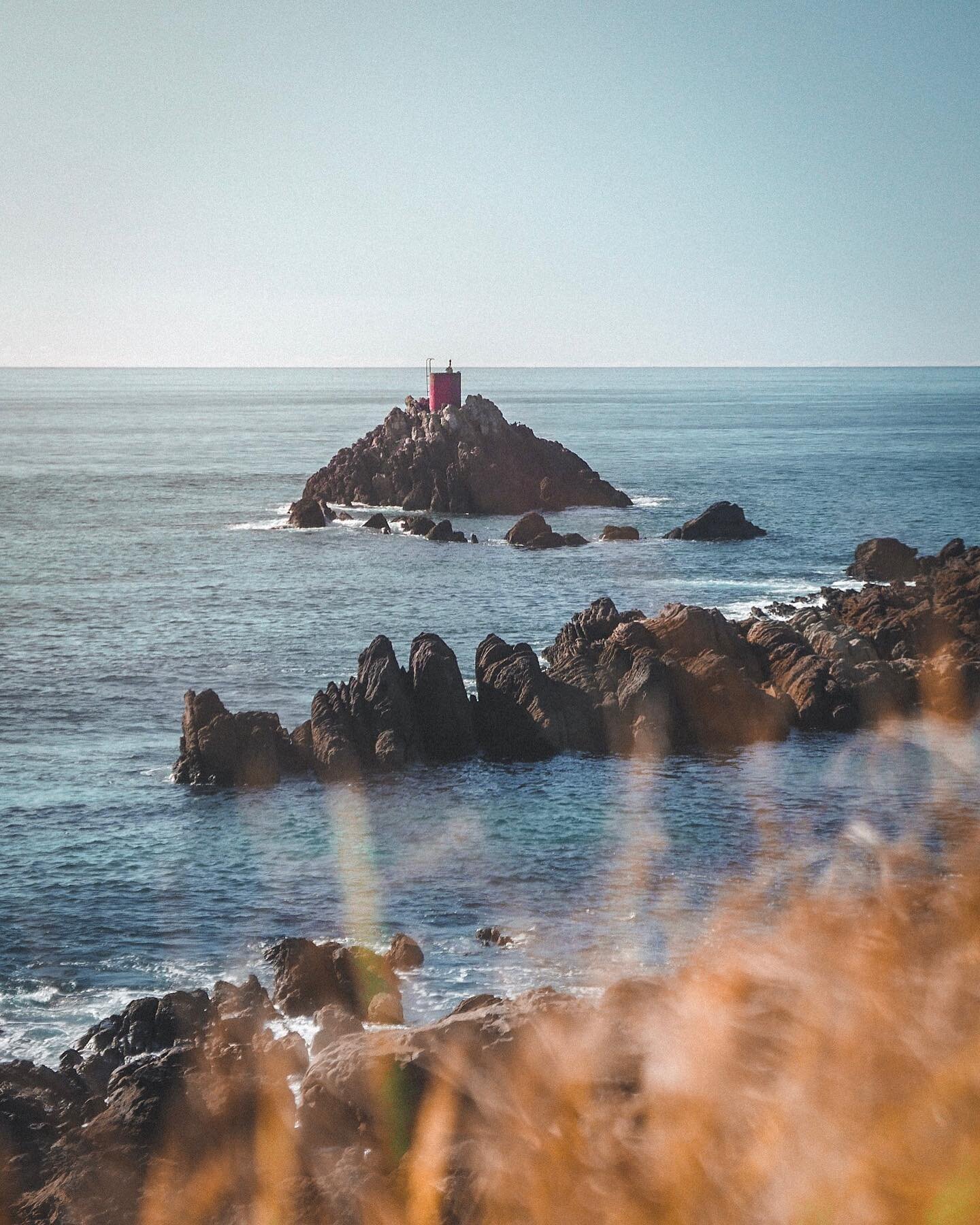 Ohh we do love to be beside the...ocean on the edge of a rocky peninsula. .
.
New blog post up. As this picture suggests, it&rsquo;s a little light on the bike front. We&rsquo;ve mostly been walking and driving tbh. Week Sixty-Four to Sixty-Five: Pla