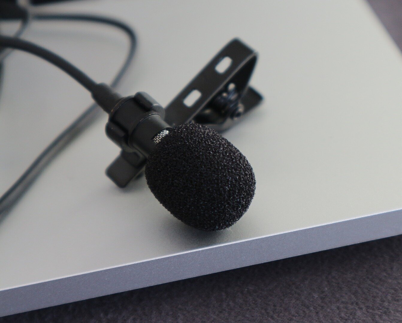 lapel microphone for canon camera.jpg