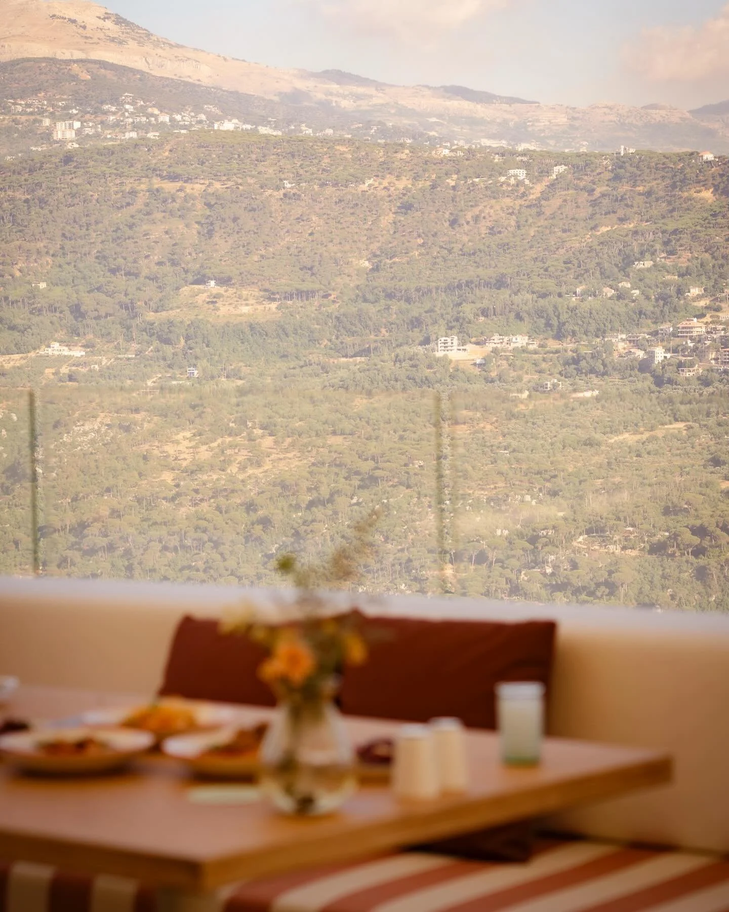 Lunch that turns into sunset. No plans, just plates 🌿