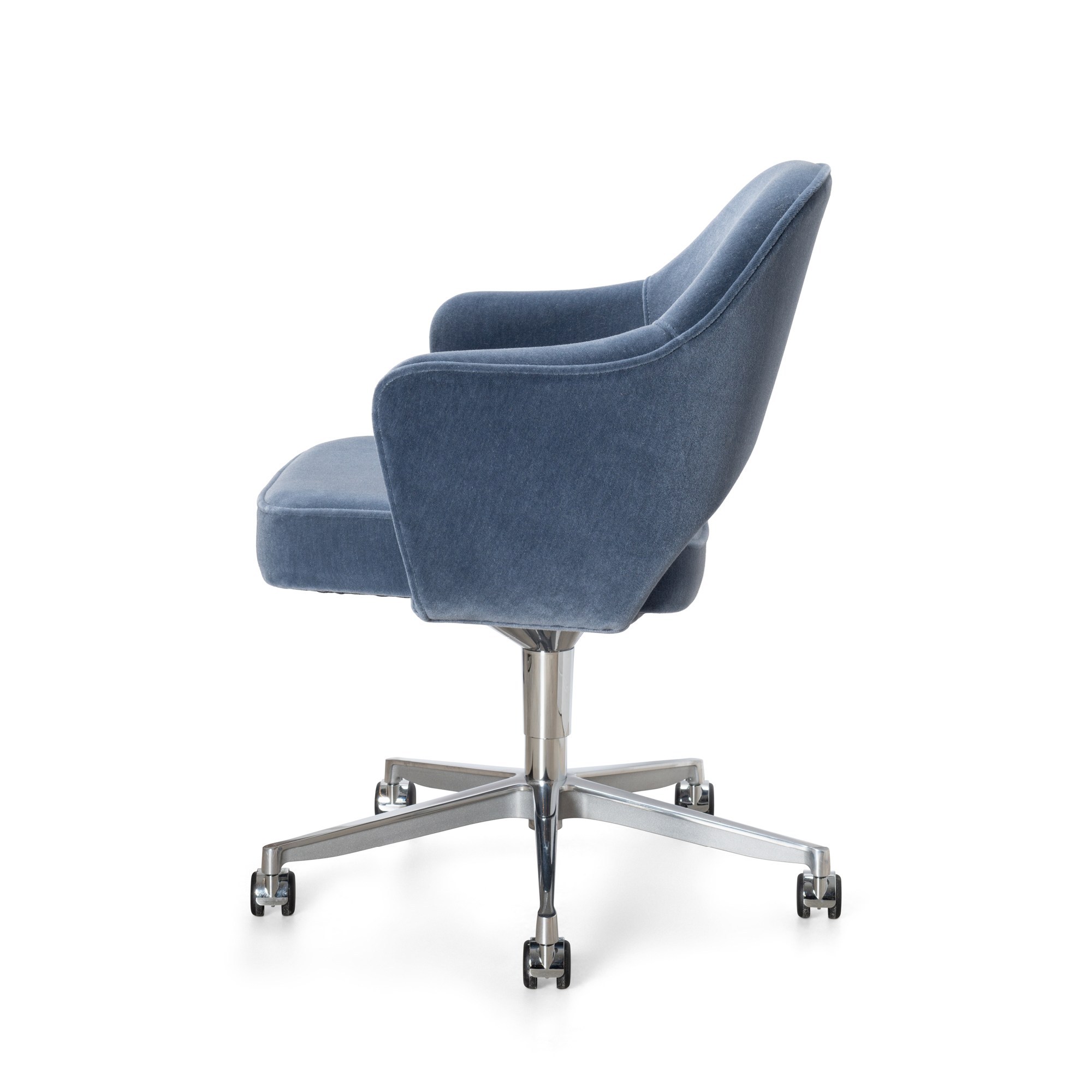 [AH-19] Saarinen Executive Arm Chair in Mohair with Contemporary Swivel Base - Square3.png