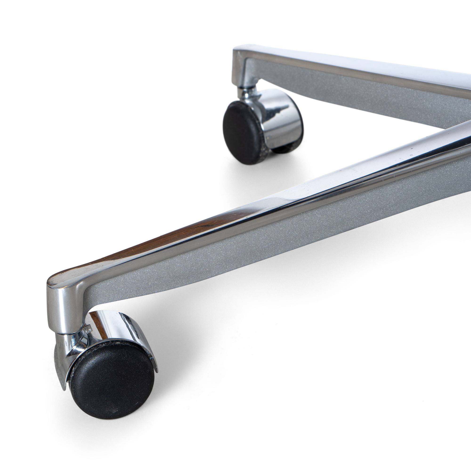 [AH-19] Saarinen Executive Arm Chair in Mohair with Contemporary Swivel Base - Square10.png