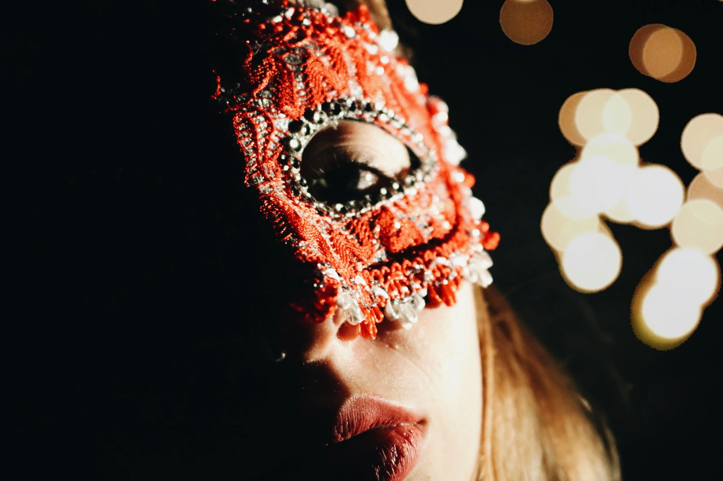 The Grand Tasting La Cantera Resort & Spa, San Antonio Grand Ballroom 7:00 PM to 10:00 PM | $100 General Admission/$100 At the Door | $150 VIP (Advance Purchase Only) This Masquerade Tasting is the swankiest party around. Bring your masks and your fun. We love a great theme and a masquerade is perfect for this year of surprises, as that is what we have in store for The Grand Tasting. The deliciousness that you know to be true to this event including the best bites from our San Antonio chefs and restaurants along with wines from across the globe and spirits showcasing creative cocktails are the perfect stage for this event of grandeur. Lively entertainment and an evening of who’s who offer a true celebration.