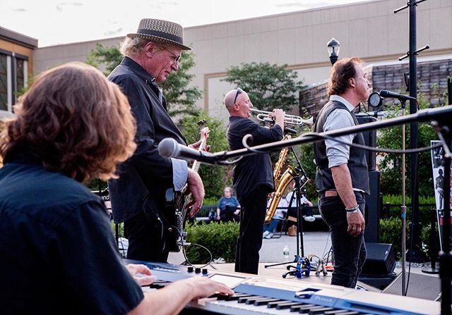 MSB is back at the Shannon Rose Ramsey Car Hop this Saturday June 20 from 1-4.
Call to reserve your spot !(201-962-7602)
#mightyspectrumband #livemusic #music #outdoormusic #springsteen #rocknroll #shannonroseramsey photo: @markashephotography