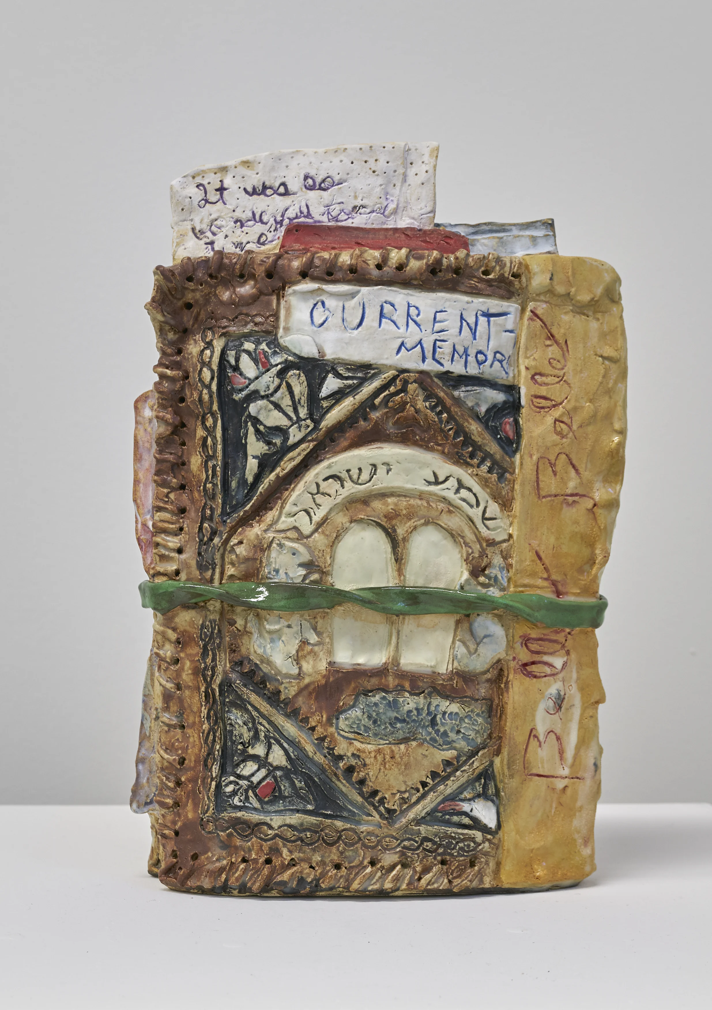 Current Memories 13” x 8” x 4” / Ceramic / 2018