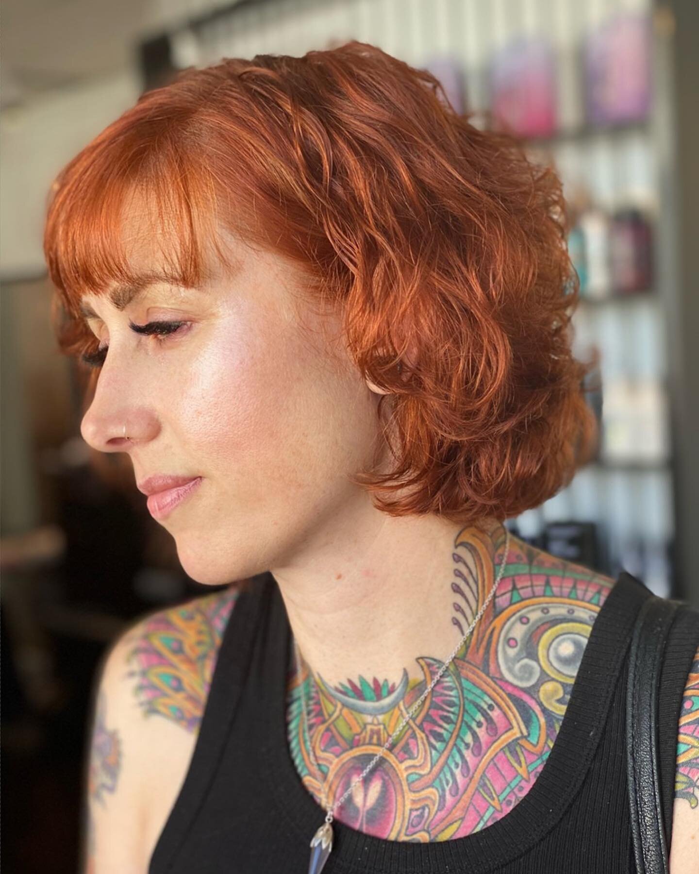 Captivating copper done by the amazing Ange, it&rsquo;s giving us Autumn vibes🍁🍂😍 

@lorealpro 
@ghdhair 
@redken 

 #hairgoals #newlook #shorthair #makeover #autumn #copper #burgundyhair #curlyhair #hairofinstagram #hairstylist #picoftheday #inst