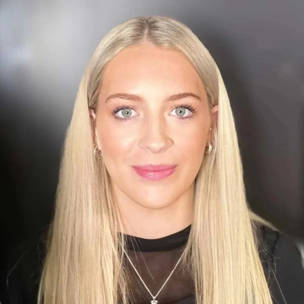 JAZMYNE TAYLOR |  INTERMEDIATE STYLIST