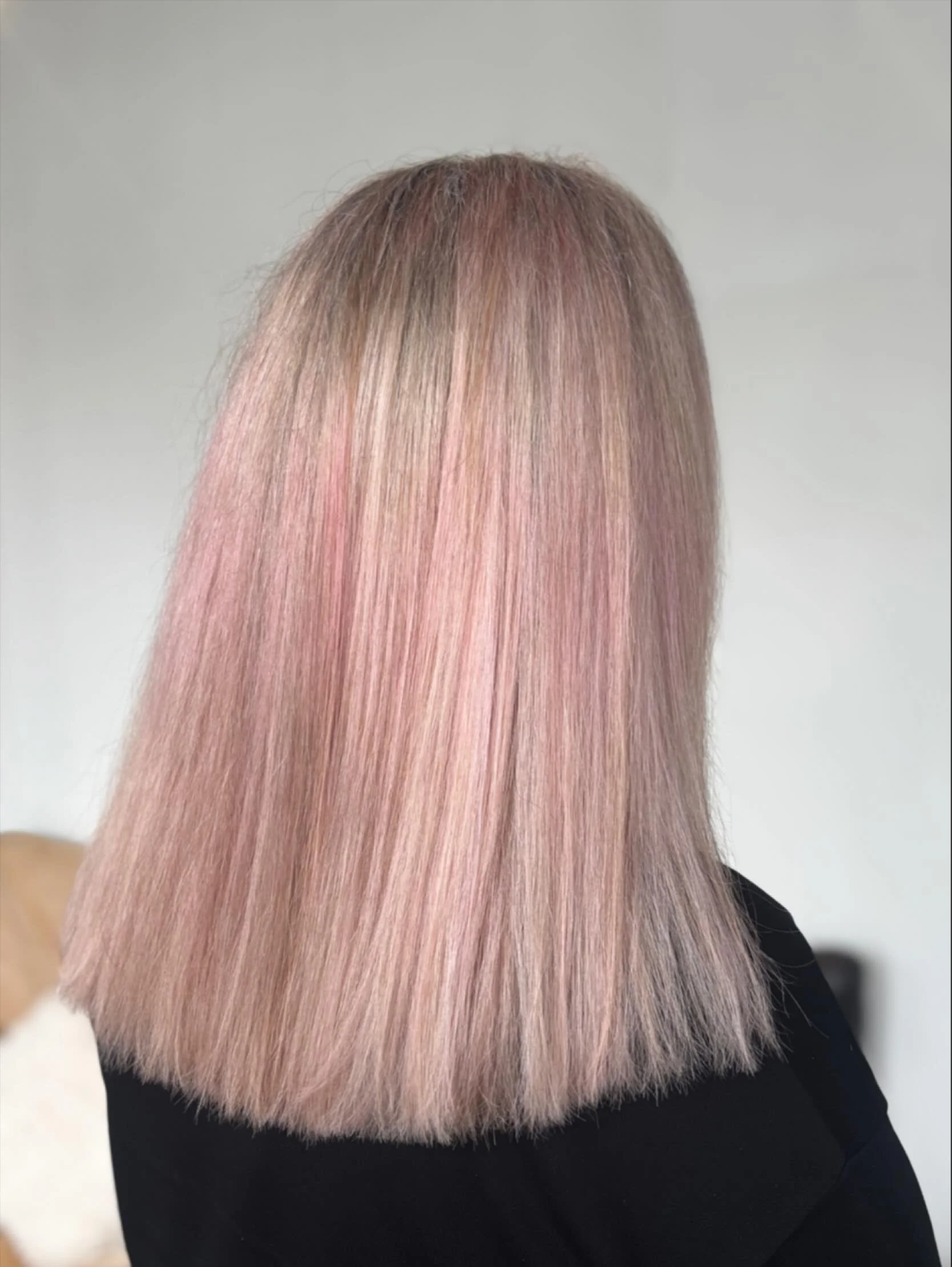A beautiful soft pink Done by our fabulous Angela 🩷

Created using dialight shades 10.24 for a fresh spring feel 🌸💘

 #dunedin #hairstylist #haircut #loreal #redken  #dunedinhairstylist #makeover #hairtransformation #hairfashion #longhair #hairofi
