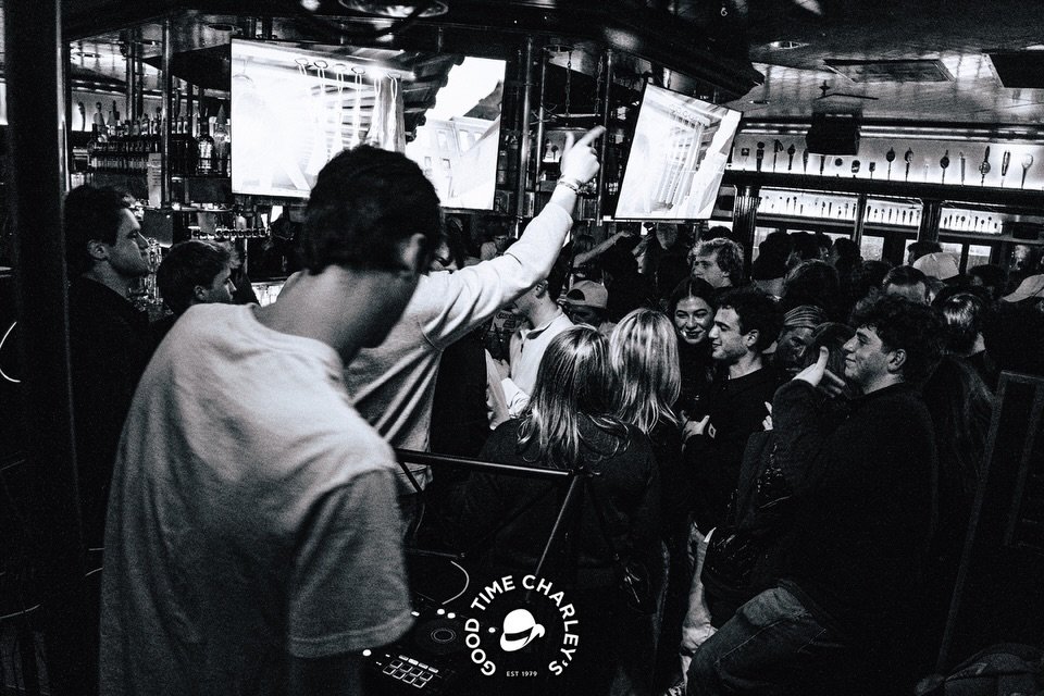 hang em in the Louvre @buttonspam 🤍