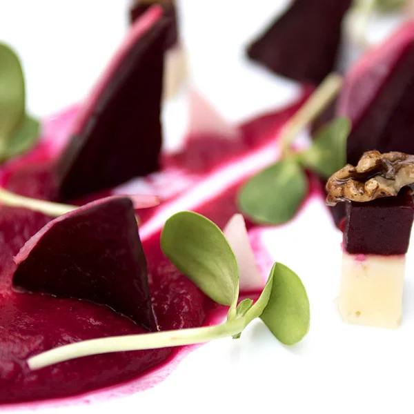 sourced_cooking_raw_vegan_beetroot_salad_02-square.jpg