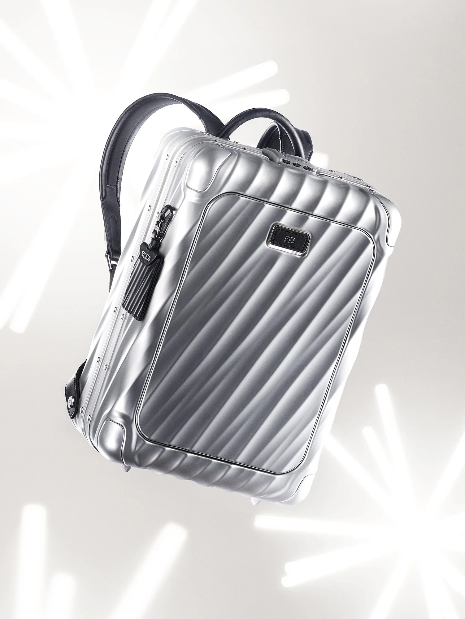 FW23_Holiday_19DAluminum_FlatFrontPocketBack pack_Silver_v4.jpg