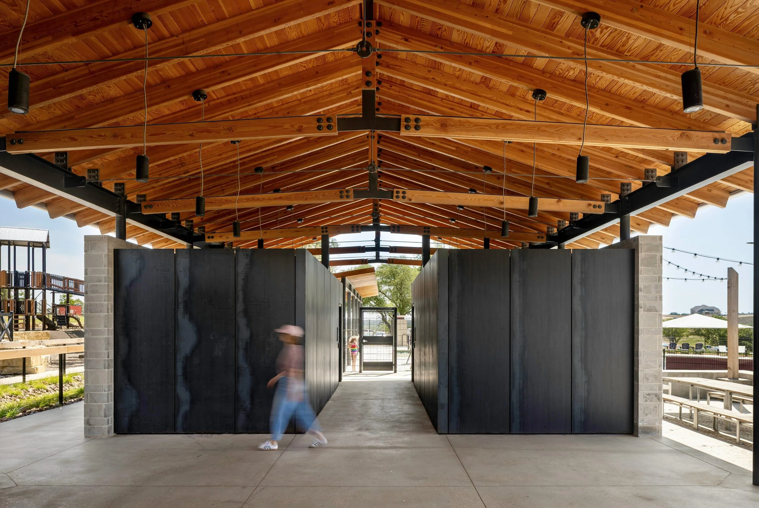 Lariat-Amenity-Center_Ray-Castro_03.jpg