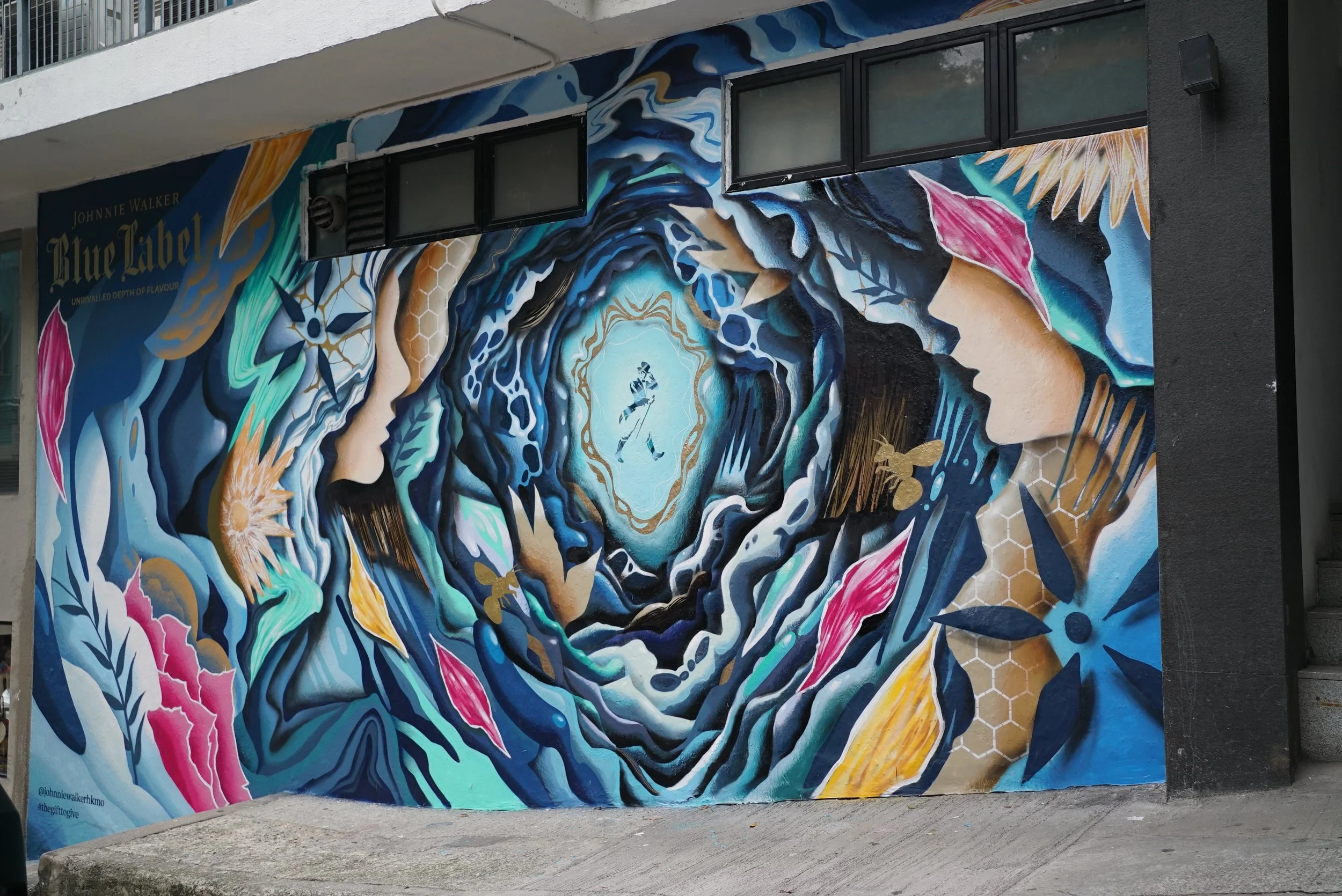 Johnnie Walker Blue Label gift box and Mural