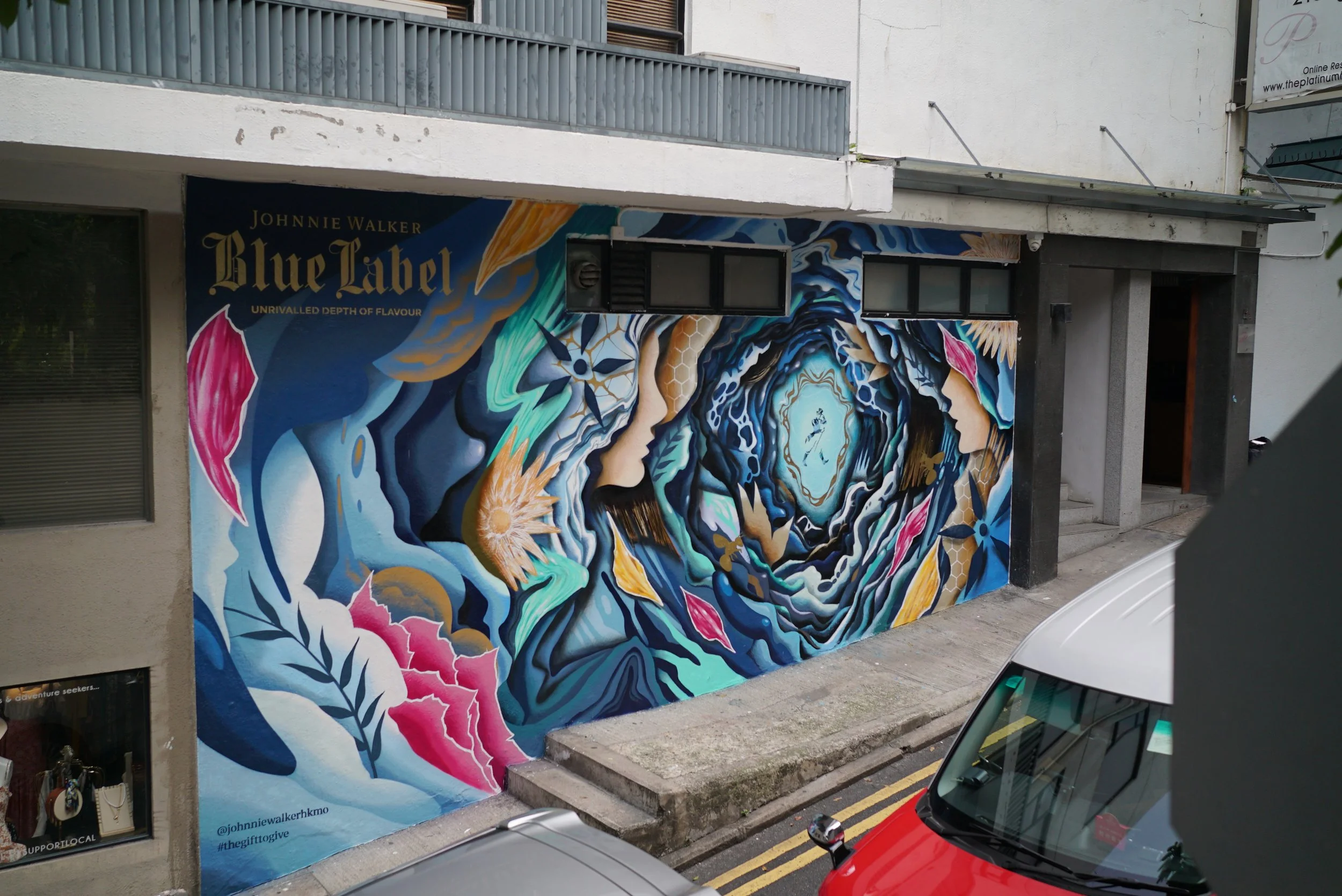 Johnnie Walker Blue Label gift box and Mural