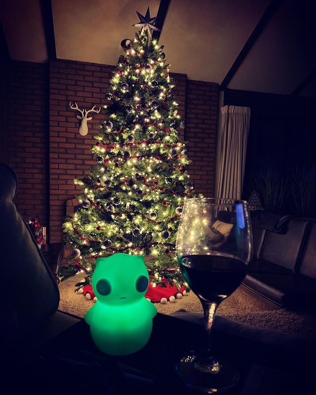 In Jen&rsquo;s house Kuchi Kopi counts as a holiday decoration. He&rsquo;s green! And lights up! (Okay, let&rsquo;s be real, the Kooch is a year-round decoration. But ain&rsquo;t he festive?)
.
#podsburgers #bobsburgers #popculture #podcasting #podca