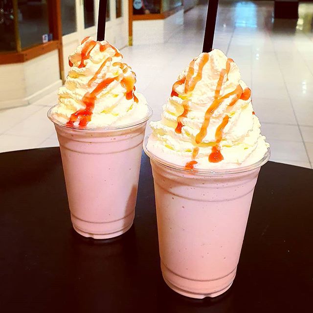 ▶️ Weekends are for 🍓 and cream frapp&egrave;'s 🥳🤗😘
.
✅  Amazing Cold Drinks Everyday
.
&hearts;  OPEN 7am  LEVEL 1
THE MYER CENTRE &hearts;
.
. 
#coffeeslut #coffeebrisbane #specialtycoffee #coffeeshop #brisbanecity #brisbaneblogger #brisbaneany