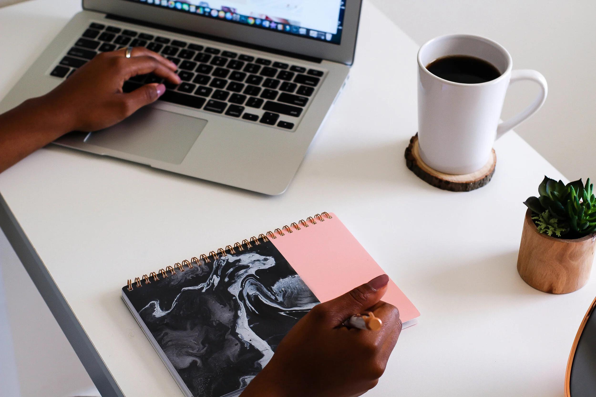 createherstock-work-at-desk-neosha-gardner-6.jpg