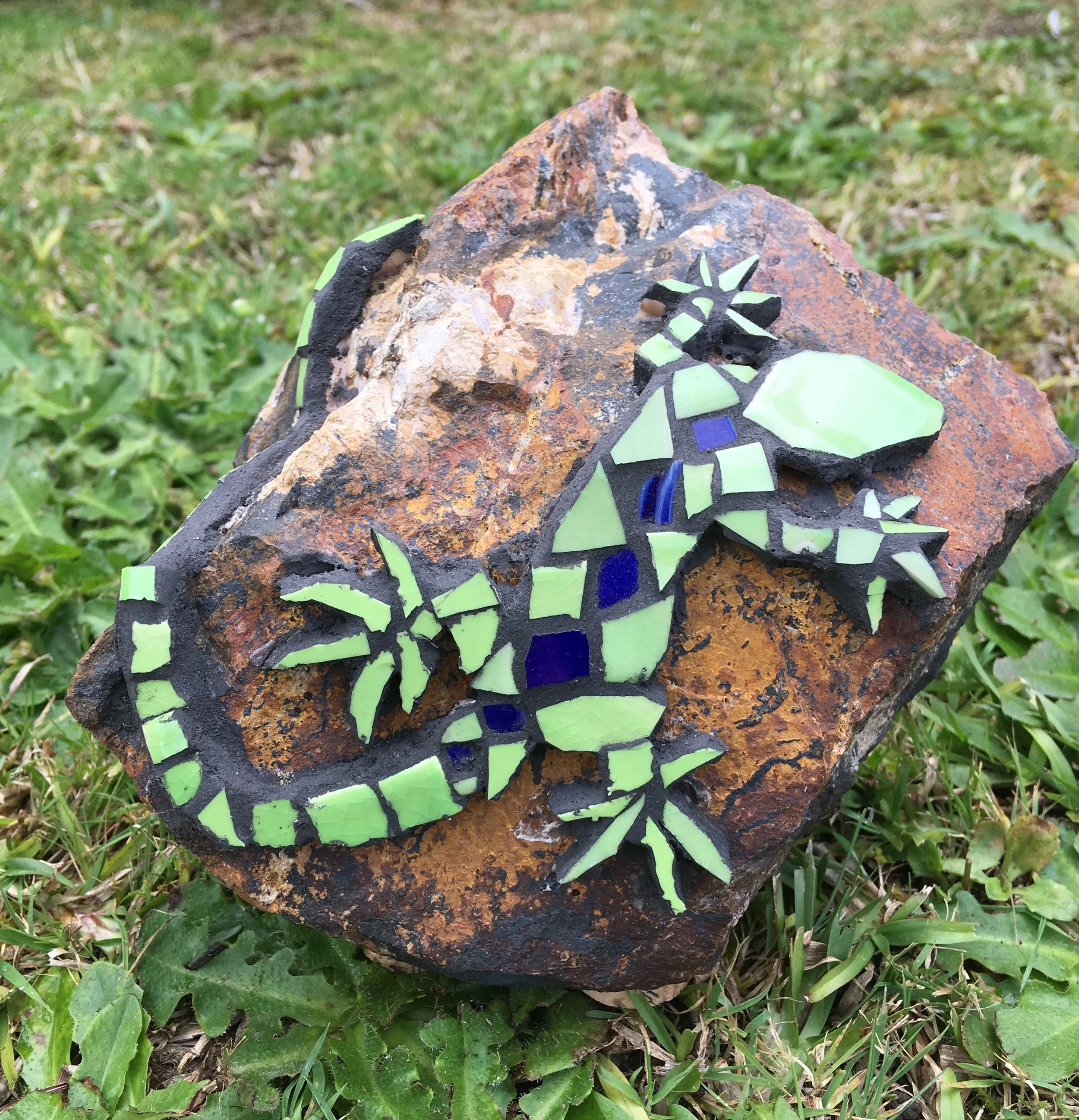 Small mosaic tile lizard.jpg