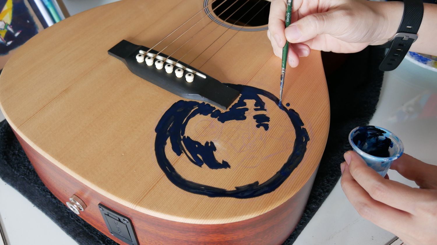 elisaliuart-guitar-custom-girl-on-the-moon-03.jpg