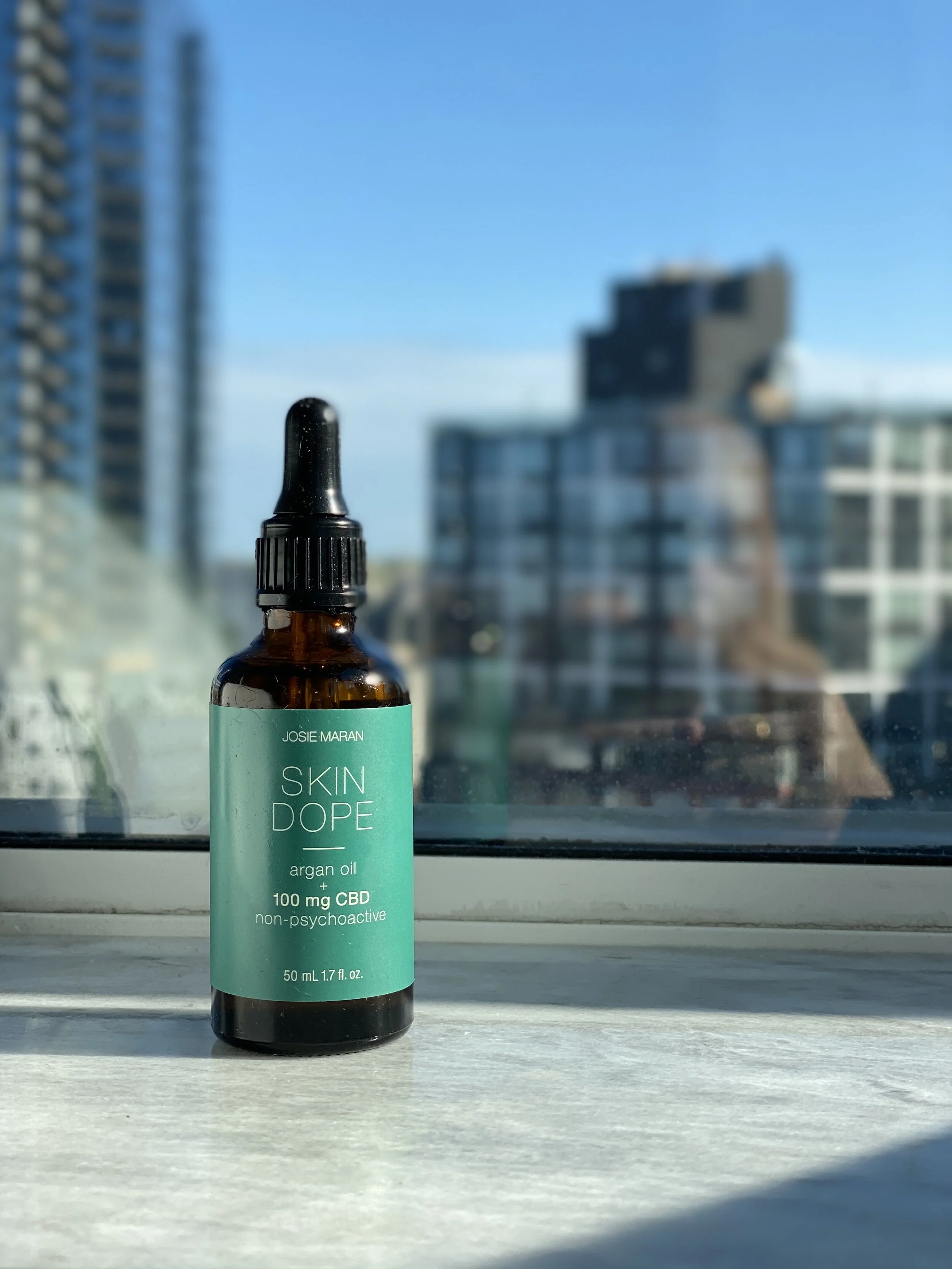 PRODUCT REVIEW: JOSIE MARAN SKIN DOPE ARGAN FACIAL OIL + 100 MG CBD - CBD MOISTURIZER FOR FACE