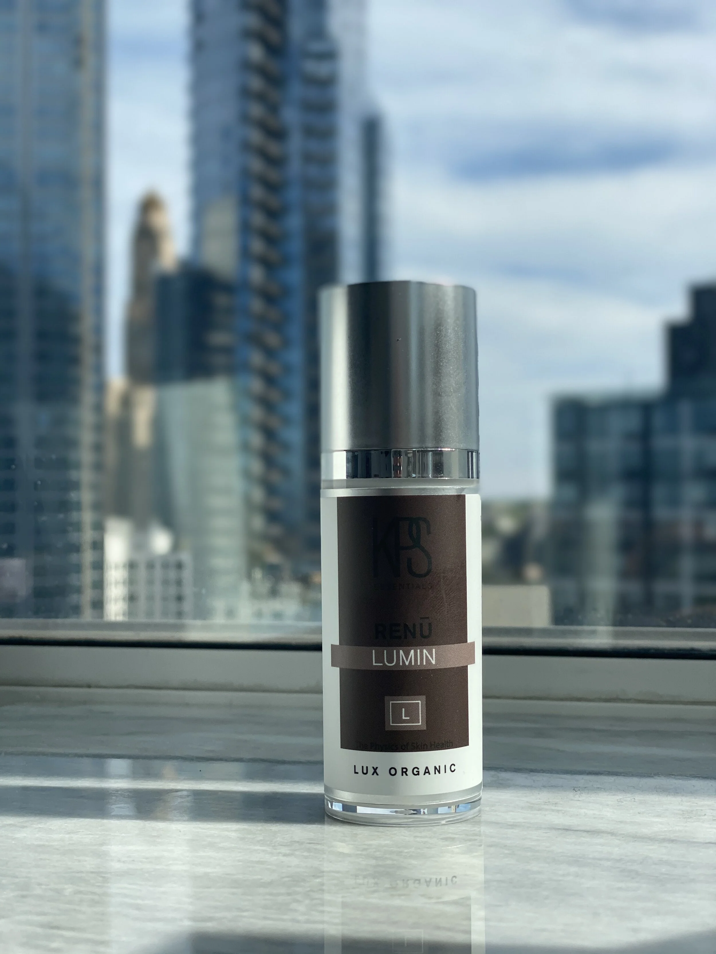 PRODUCT REVIEW: KPS ESSENTIALS RENU LUMIN - ONE OF THE BEST ANTI-AGING BRIGHTENING TREATMENTS FOR DRY SKIN