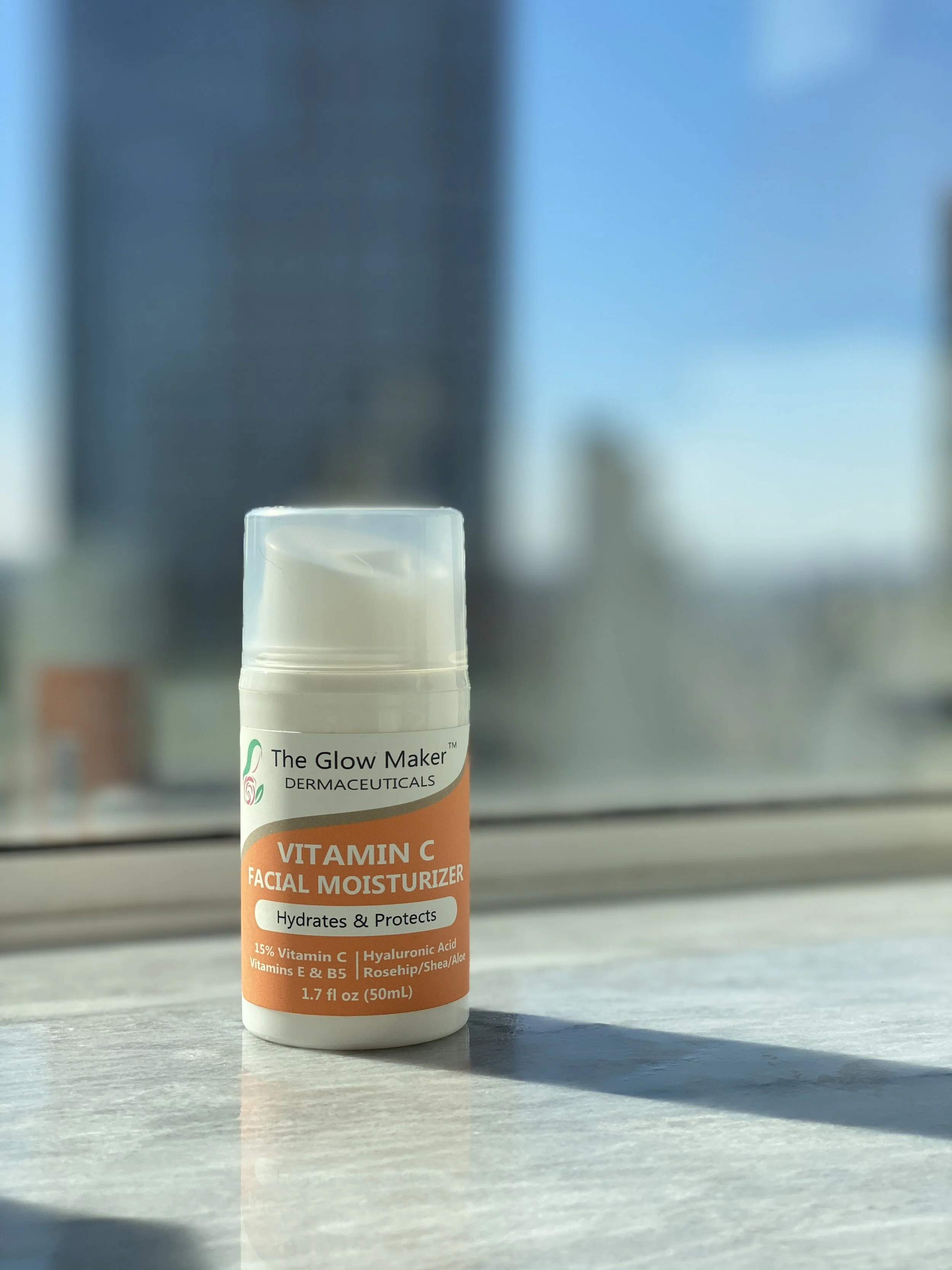 PRODUCT REVIEW: THE GLOW MAKER VITAMIN C FACIAL MOISTURIZER – ONE OF THE BEST VITAMIN C FACE CREAMS