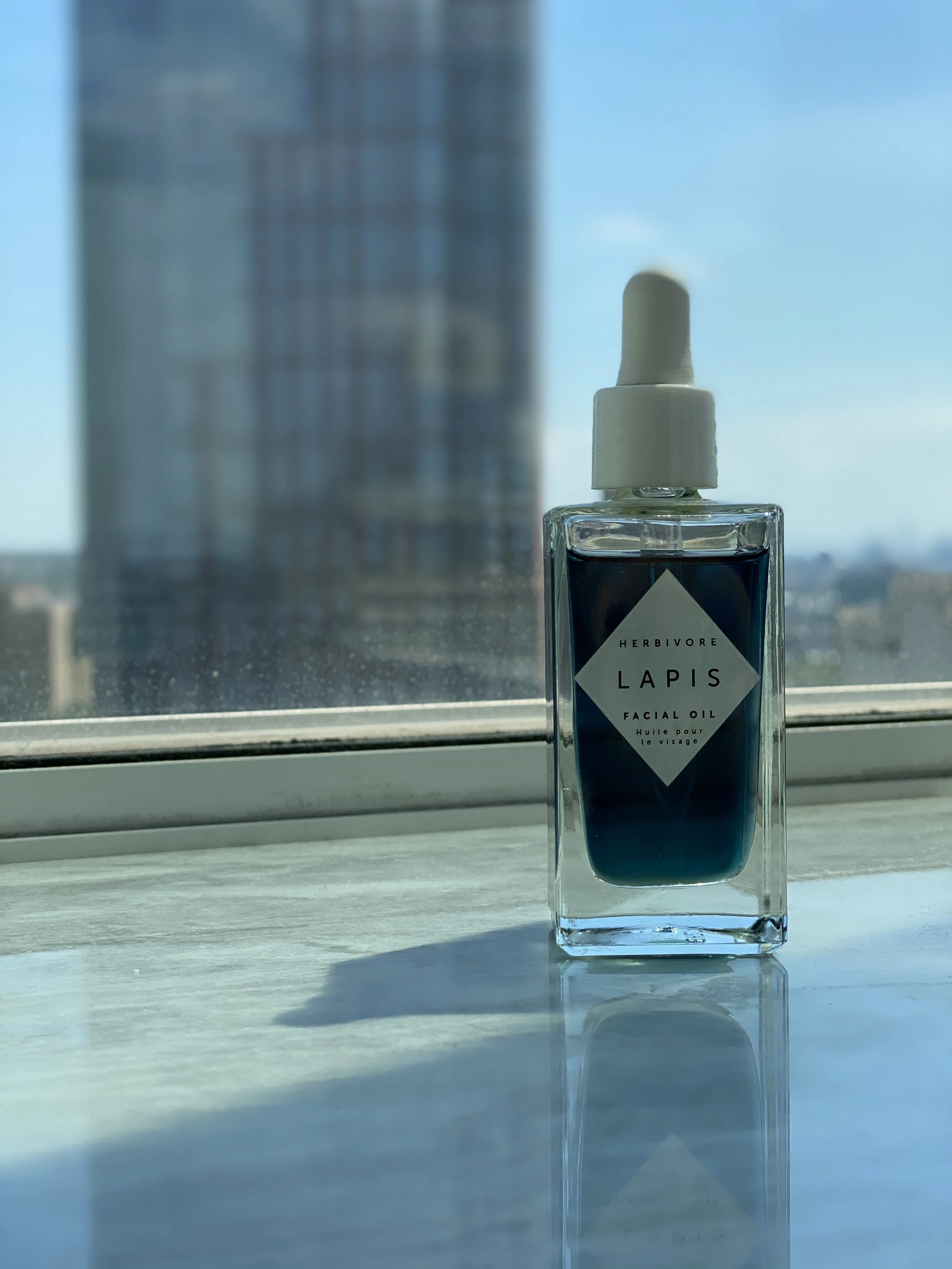 PRODUCT REVIEW: HERBIVORE LAPIS BLUE TANSY FACE OIL – THE BEST FACIAL OIL FOR ACNE AND BLEMISH-PRONE SKIN
