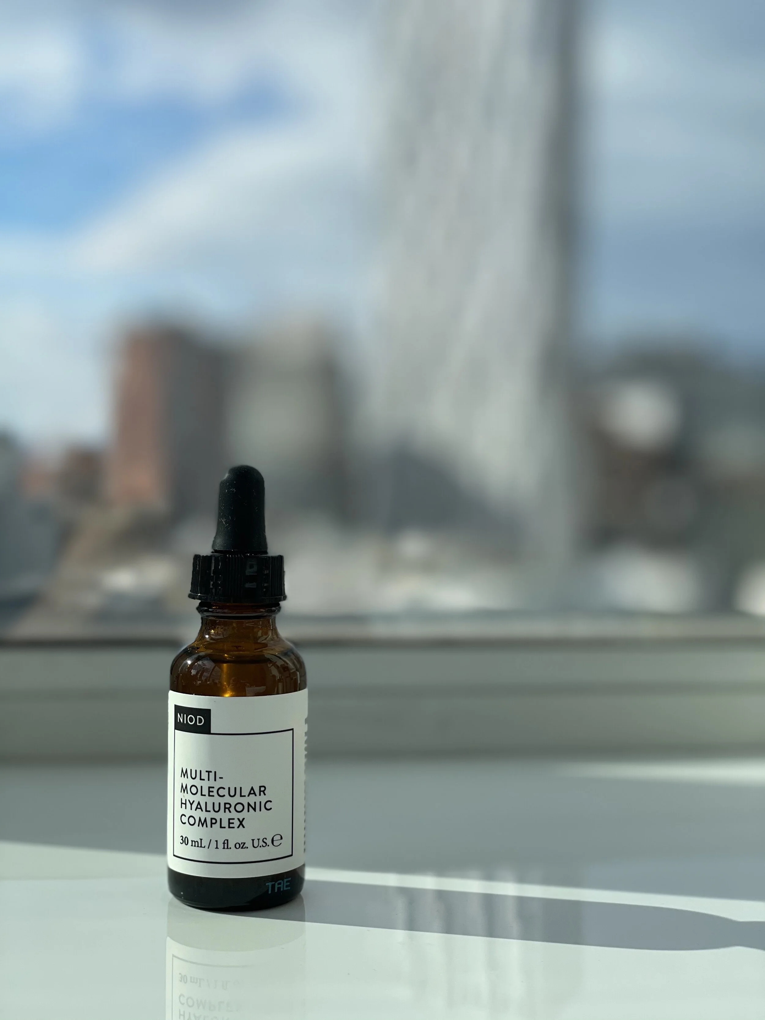 PRODUCT REVIEW: NIOD MULTI-MOLECULAR HYALURONIC COMPLEX (MMHC2) - BEST HYALURONIC ACID SERUM, BEST HYDRATING SERUM