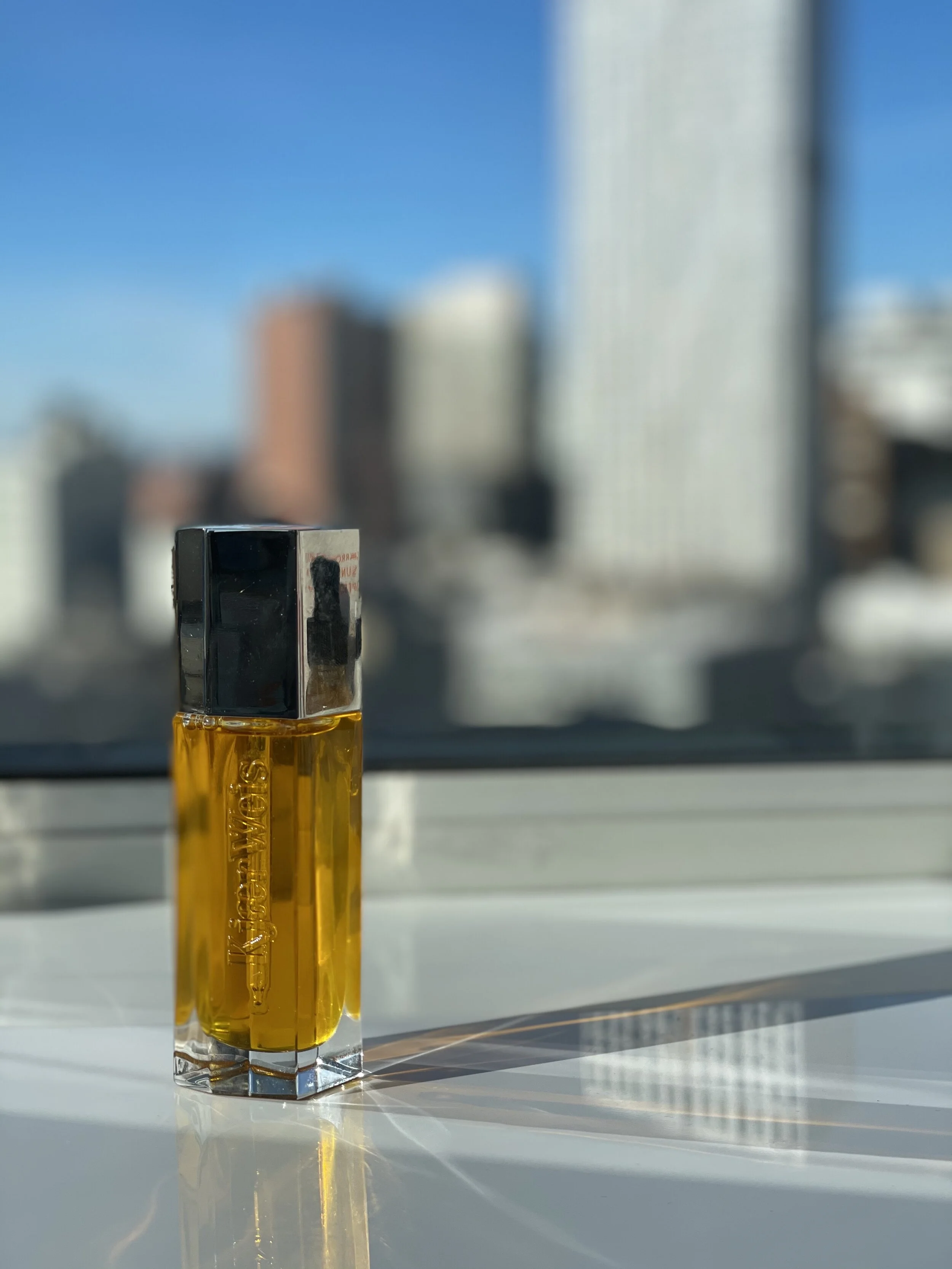 PRODUCT REVIEW: KJAER WEIS THE BEAUTIFUL OIL - BEST FACIAL OIL FOR DRY SKIN, BEST CLEAN MOISTURIZER