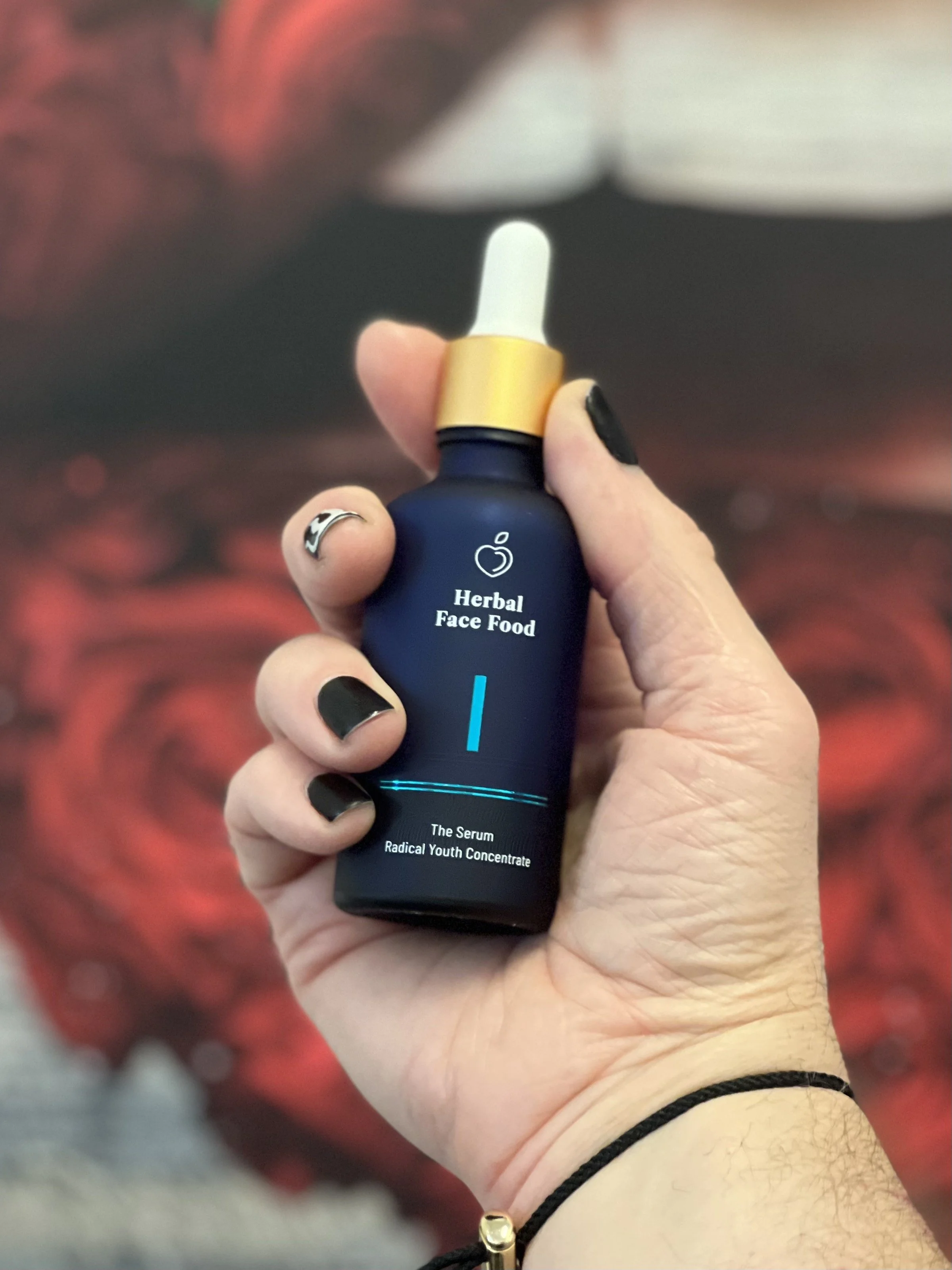 THE 2021 SKINCARMA PRODUCT OF THE YEAR: HERBAL FACE FOOD’S THE SERUM I RADICAL YOUTH CONCENTRATE – BEST ORGANIC FACE SERUM