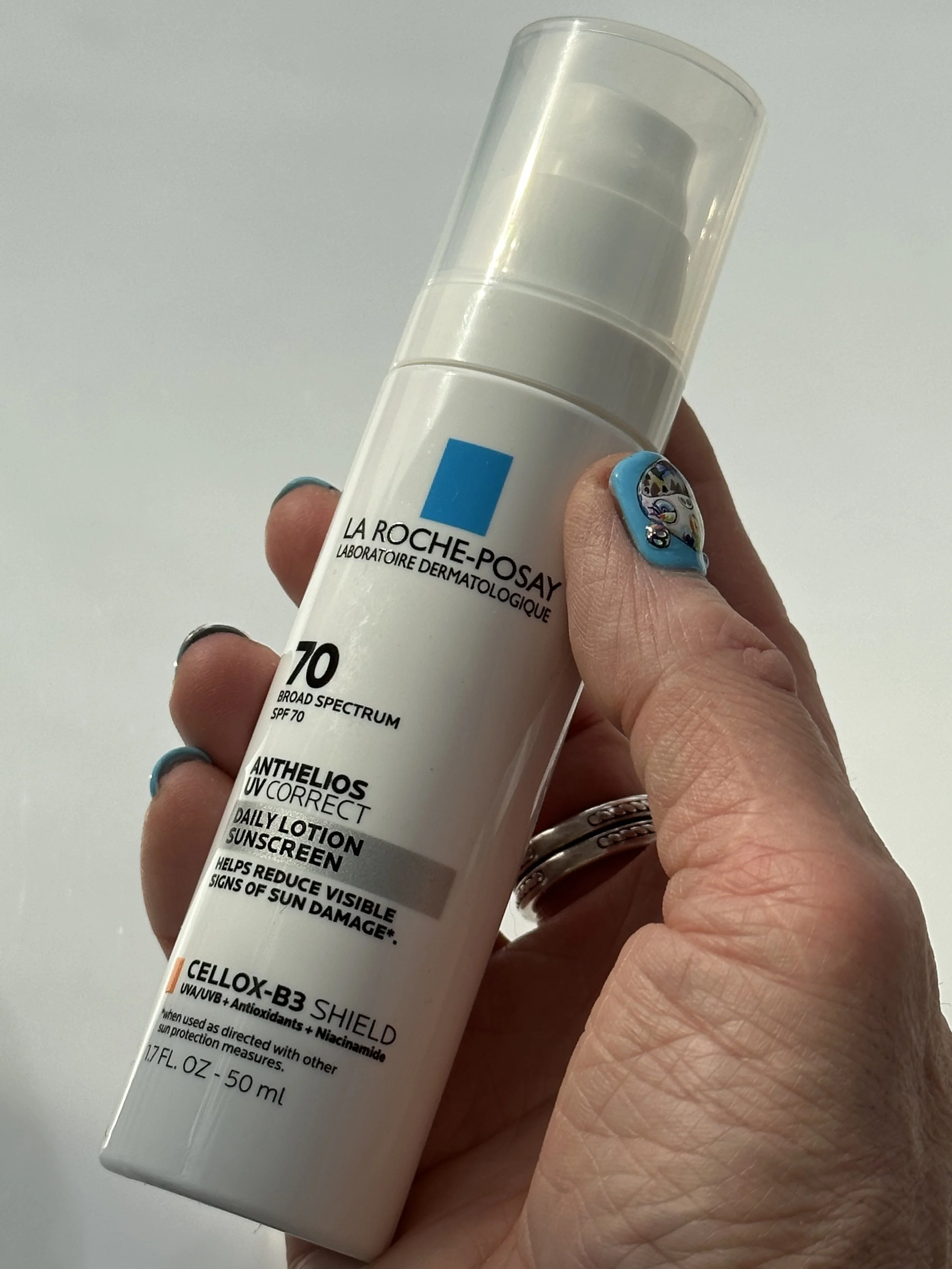PRODUCT REVIEW: LA ROCHE-POSAY ANTHELIOS UV CORRECT SPF 70 DAILY LOTION SUNSCREEN - Is Anthelios UV Correct Sunscreen for Sensitive Skin? Which La Roche-Posay Sunscreen Is Best for You? 
